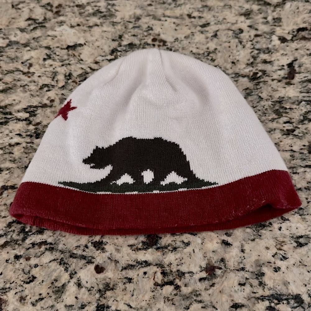 PATAGONIA California Flag Little Kids White and Red Bear Beanie Hat 2-5 years